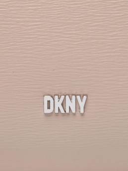 DKNY ΔΕΡΜΑΤΙΝΗ ΤΣΑΝΤΑ ΩΜΟΥ BRYANT Μπεζ 9 DKNY ΔΕΡΜΑΤΙΝΗ ΤΣΑΝΤΑ ΩΜΟΥ BRYANT Μπεζ - Image 9