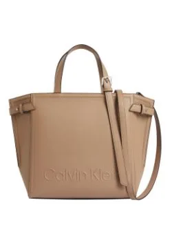 CALVIN KLEIN ΤΣΑΝΤΑ ΧΕΙΡΟΣ ΜΕ ΛΟΓΟΤΥΠΟ Μπεζ 9 CALVIN KLEIN ΤΣΑΝΤΑ ΧΕΙΡΟΣ ΜΕ ΛΟΓΟΤΥΠΟ Μπεζ -ΓΥΝΑΙΚΕΙΕΣ ΤΣΑΝΤΕΣ Κατάστημα πωλήσεων 10 295