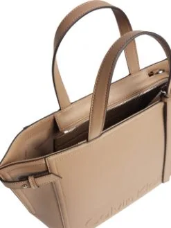 CALVIN KLEIN ΤΣΑΝΤΑ ΧΕΙΡΟΣ ΜΕ ΛΟΓΟΤΥΠΟ Μπεζ 11 CALVIN KLEIN ΤΣΑΝΤΑ ΧΕΙΡΟΣ ΜΕ ΛΟΓΟΤΥΠΟ Μπεζ -ΓΥΝΑΙΚΕΙΕΣ ΤΣΑΝΤΕΣ Κατάστημα πωλήσεων 30 277