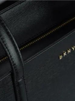 DKNY ΔΕΡΜΑΤΙΝΗ ΤΣΑΝΤΑ ΩΜΟΥ BRYANT Μαύρο 14 DKNY ΔΕΡΜΑΤΙΝΗ ΤΣΑΝΤΑ ΩΜΟΥ BRYANT Μαύρο -ΓΥΝΑΙΚΕΙΕΣ ΤΣΑΝΤΕΣ Κατάστημα πωλήσεων 30 321
