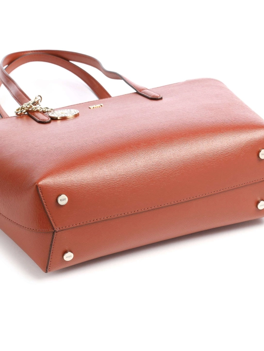 DKNY ΔΕΡΜΑΤΙΝΗ ΤΣΑΝΤΑ ΤΟΤΕ BRYANT Καφέ 3 DKNY ΔΕΡΜΑΤΙΝΗ ΤΣΑΝΤΑ ΤΟΤΕ BRYANT Καφέ - Image 3