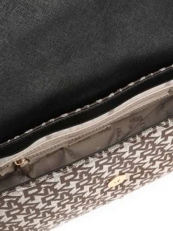 DKNY ΤΣΑΝΤΑ ΩΜΟΥ ΜΕ ΜΟΝΟΓΡΑΜΜΑ CAROL Καφέ -ΓΥΝΑΙΚΕΙΕΣ ΤΣΑΝΤΕΣ Κατάστημα πωλήσεων 40 288