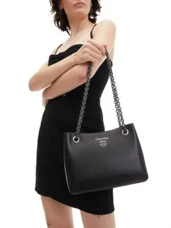 CALVIN KLEIN ΤΣΑΝΤΑ ΩΜΟΥ ΜΕ ΑΛΥΣΙΔΑ Μαύρο 11 CALVIN KLEIN ΤΣΑΝΤΑ ΩΜΟΥ ΜΕ ΑΛΥΣΙΔΑ Μαύρο -ΓΥΝΑΙΚΕΙΕΣ ΤΣΑΝΤΕΣ Κατάστημα πωλήσεων 40 518