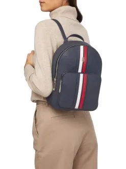 TOMMY HILFIGER ΓΥΝΑΙΚΕΙΟ ΣΑΚΙΔΙΟ ΠΛΑΤΗΣ ΜΕ SIGNATURE ΡΙΓΑ 11 TOMMY HILFIGER ΓΥΝΑΙΚΕΙΟ ΣΑΚΙΔΙΟ ΠΛΑΤΗΣ ΜΕ SIGNATURE ΡΙΓΑ -ΓΥΝΑΙΚΕΙΕΣ ΤΣΑΝΤΕΣ Κατάστημα πωλήσεων 40 824