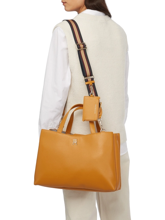 TOMMY HILFIGER ΓΥΝΑΙΚΕΙΑ ΤΣΑΝΤΑ ΜΕ ΑΝΑΓΛΥΦΗ ΥΦΗ Πορτοκαλί 4 TOMMY HILFIGER ΓΥΝΑΙΚΕΙΑ ΤΣΑΝΤΑ ΜΕ ΑΝΑΓΛΥΦΗ ΥΦΗ Πορτοκαλί - Image 4