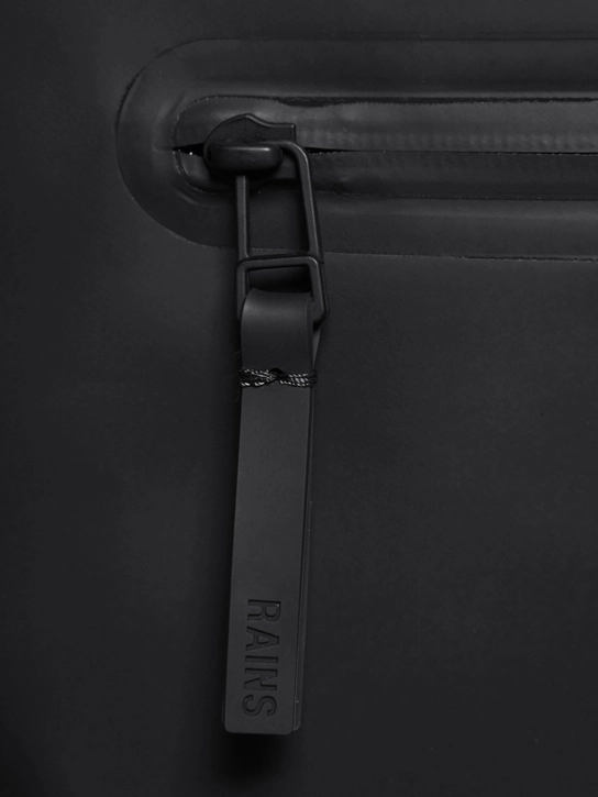 RAINS UNISEX ΣΑΚΙΔΙΟ ΠΛΑΤΗΣ ROLLTOP Μαύρο 4 RAINS UNISEX ΣΑΚΙΔΙΟ ΠΛΑΤΗΣ ROLLTOP Μαύρο - Image 4